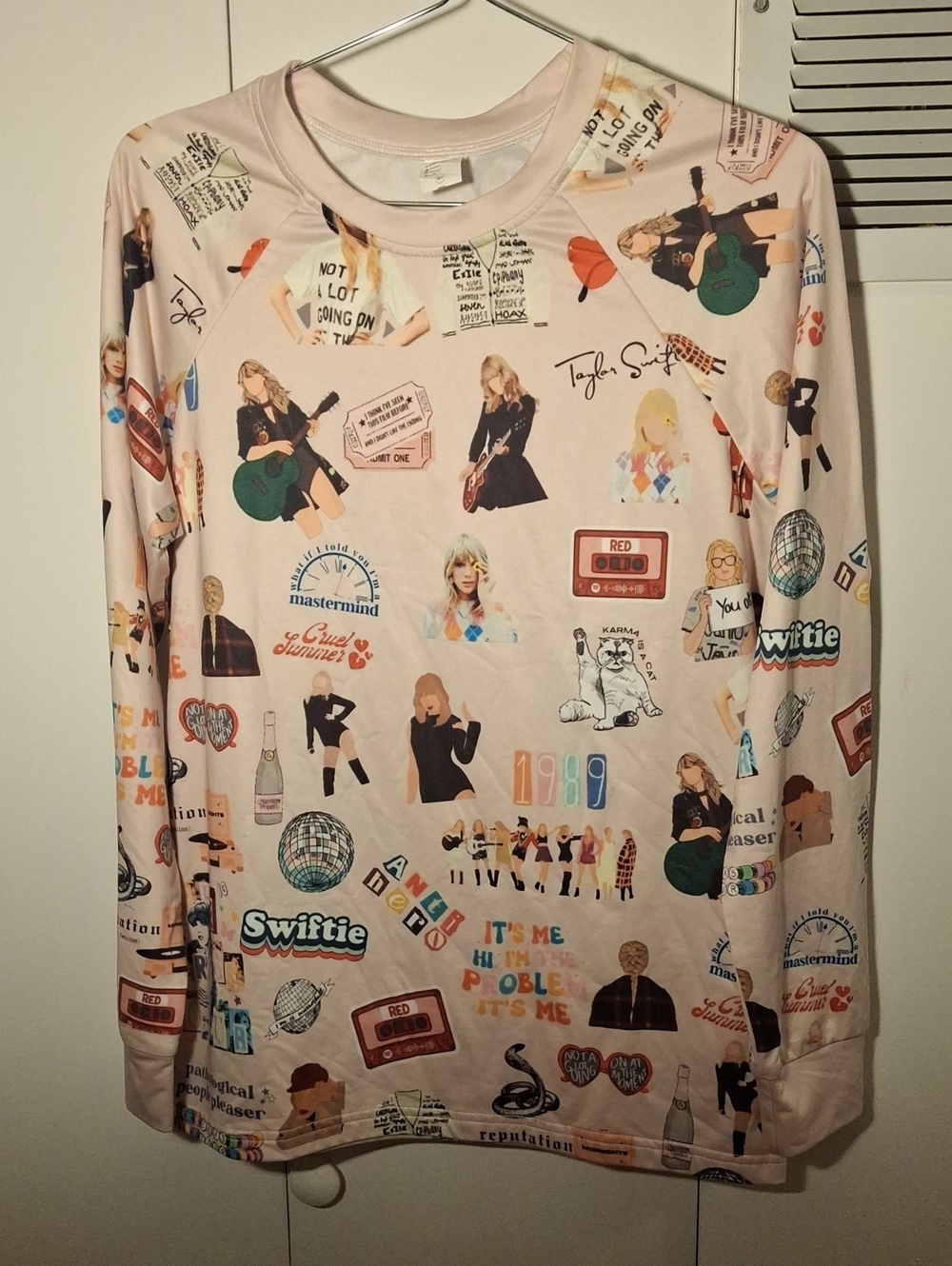 Taylor swift Long-Sleeve Graphic Top - Light Pink